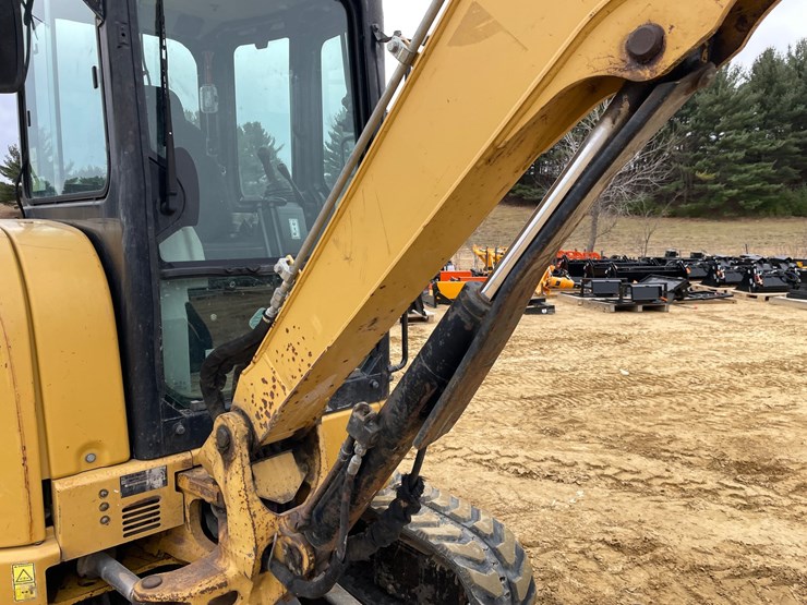 2014-caterpillar-303.5-image-35