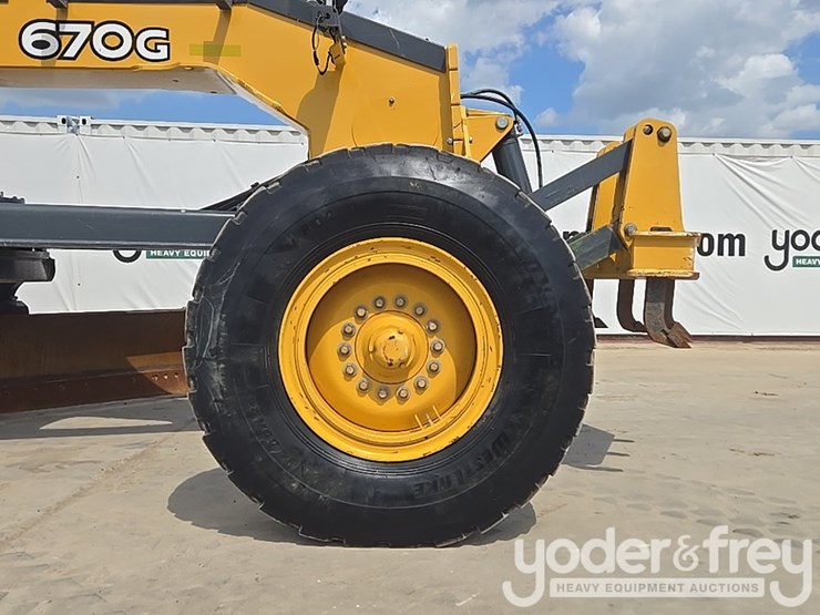 2019-deere-670g-image-17