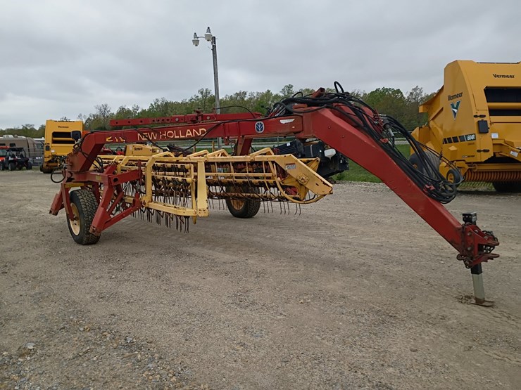 new-holland-216-image-6