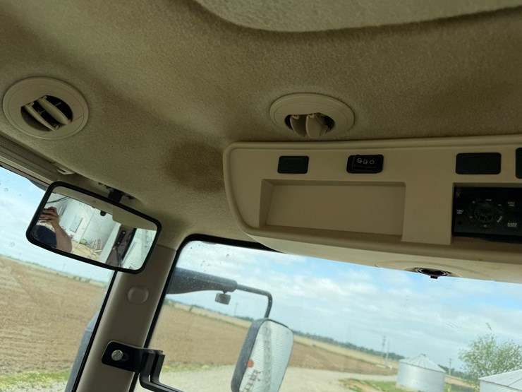 2012-john-deere-8235r-image-65