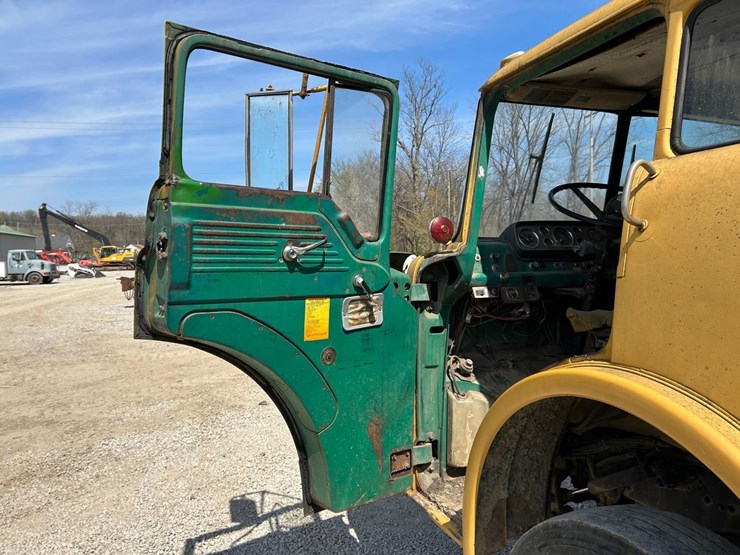 1983-caterpillar-3208-image-17