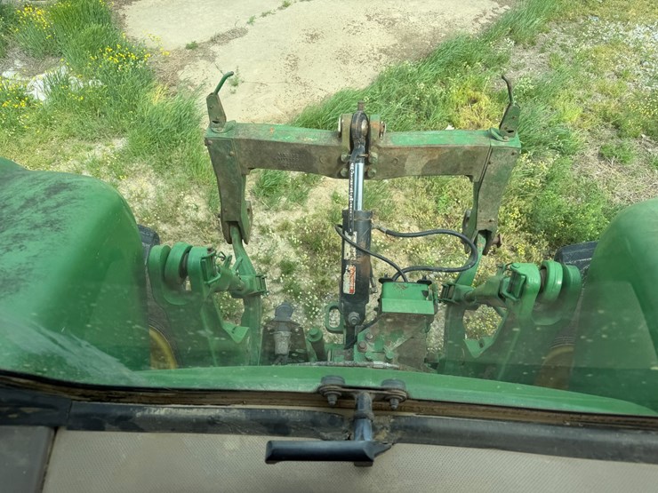 2012-john-deere-8235r-image-68