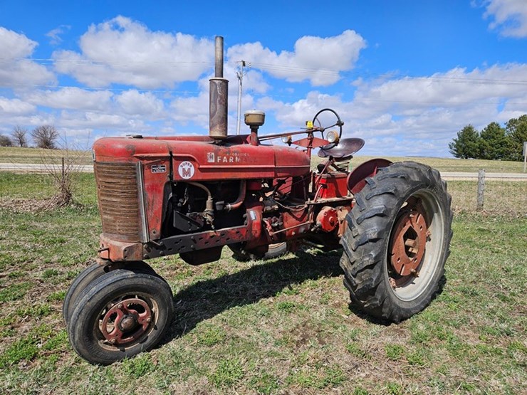 #525-•-farmall-super-m-tractor-image-1