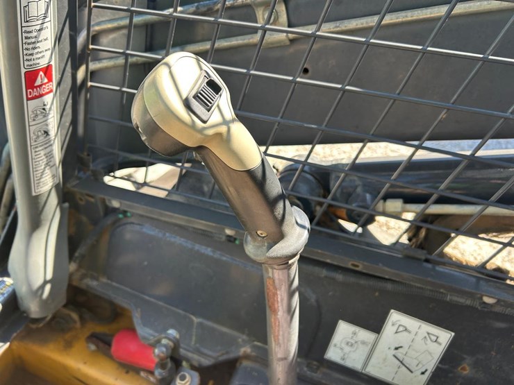 new-holland-l230-image-20