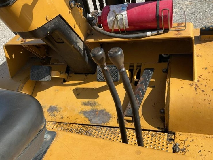 1976-caterpillar-v80c-image-18