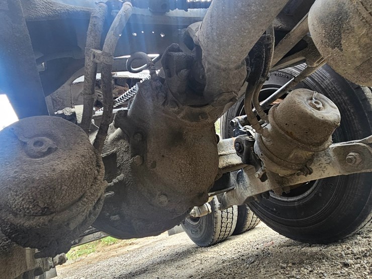 2012-peterbilt-384-image-108