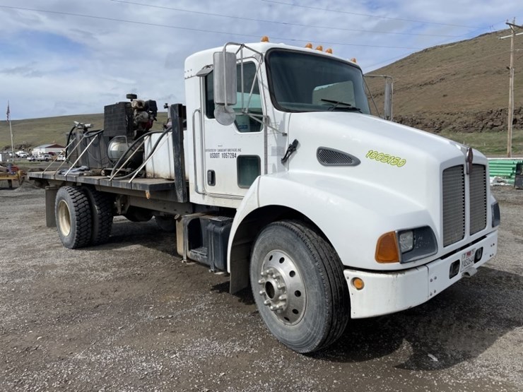 2004-kenworth-t300-image-7