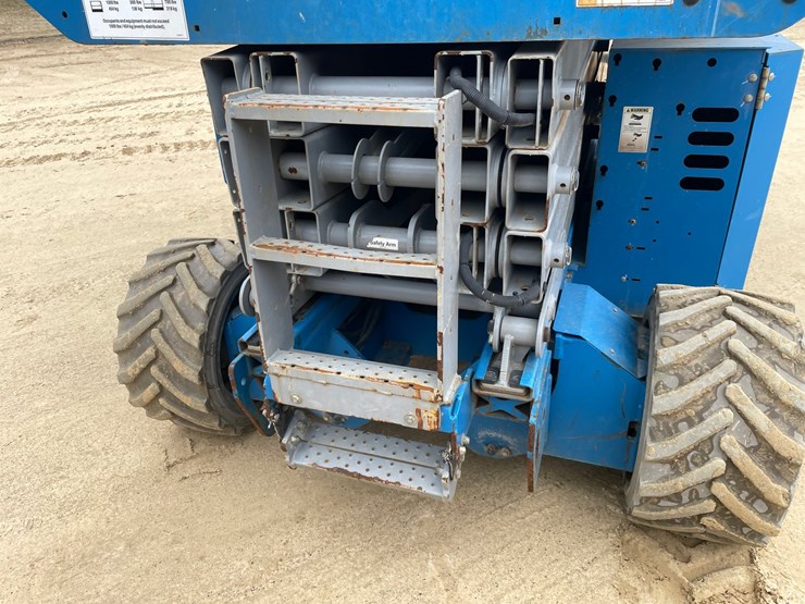 #7514-•-(s-2)-2012-genie-3369-rough-terrain-scissor-lift-image-16