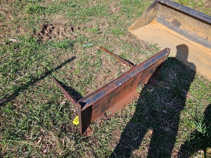 #553-•-dual-prong-bale-spear-image-2