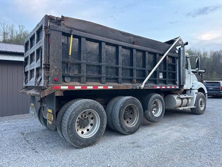 2014-freightliner-columbia-120-image-7