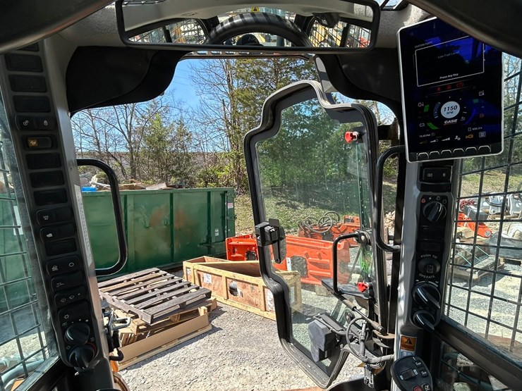 2023-case-tv450b-image-49