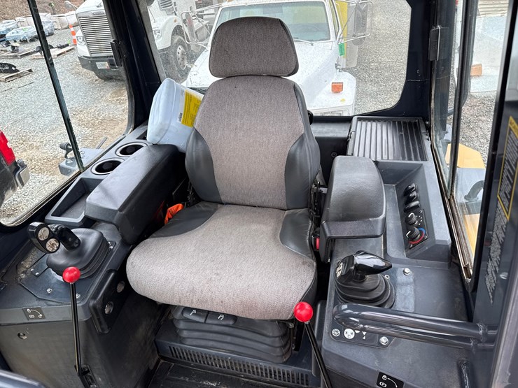 deere-700k-lgp-image-53