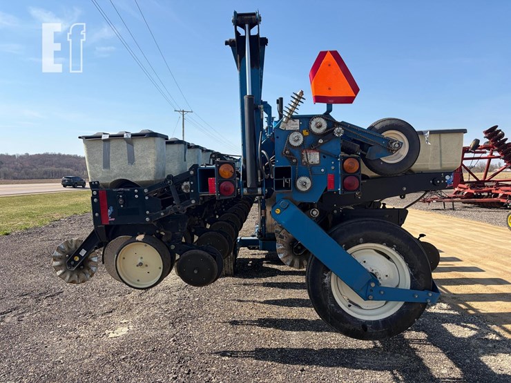 1999-kinze-2600-image-4