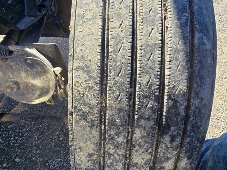 2005-peterbilt-379-image-52