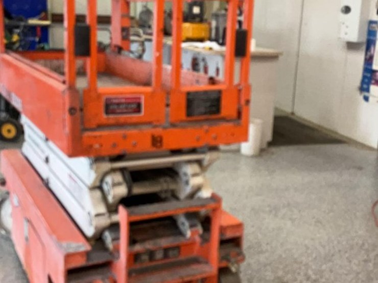 #424-•-2020-snorkel-19'-scissor-lift-image-8