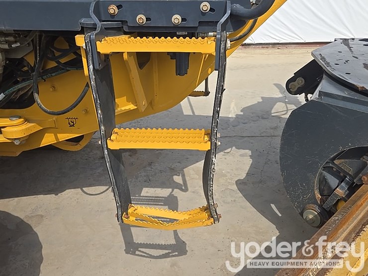 2019-deere-670g-image-101