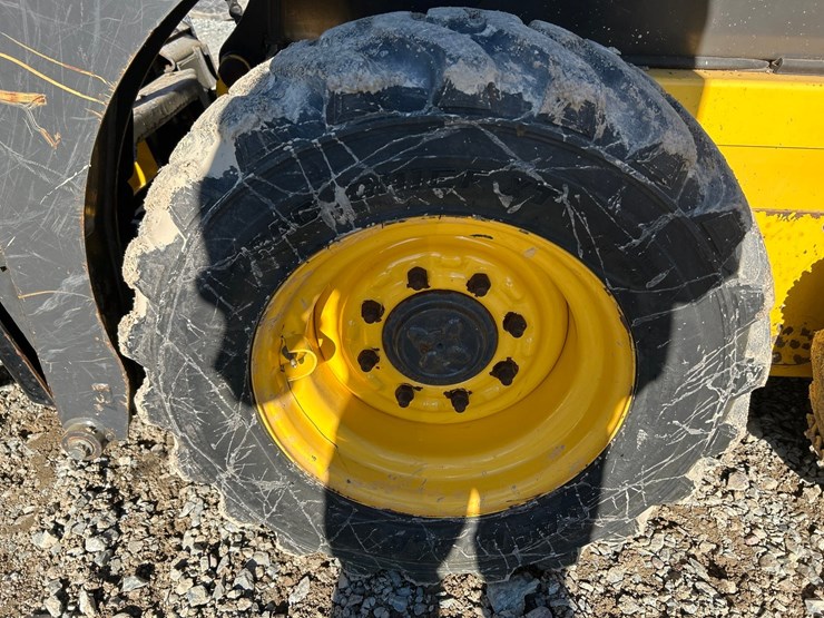 new-holland-l216-image-58