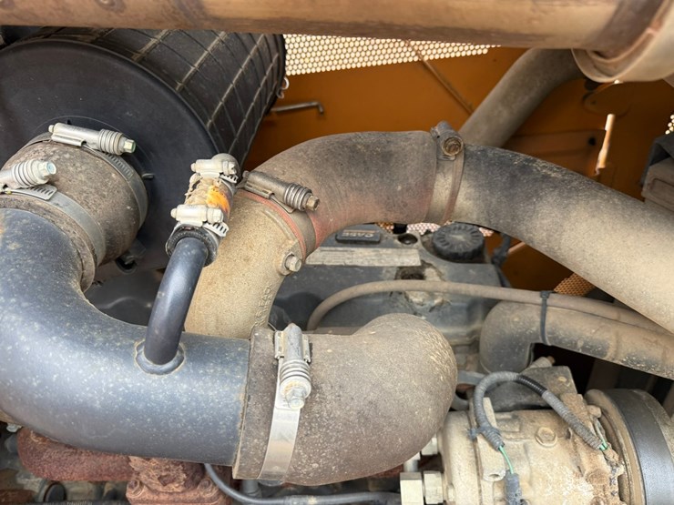 2016-case-1650m-image-36