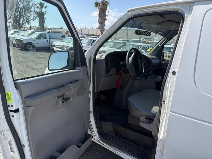 2002-ford-e350-image-12