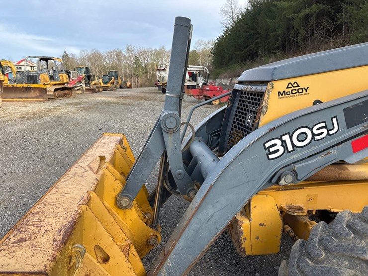 2011-deere-310sj-image-11