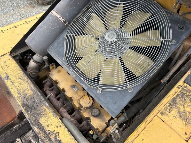 caterpillar-ap-600d-image-43