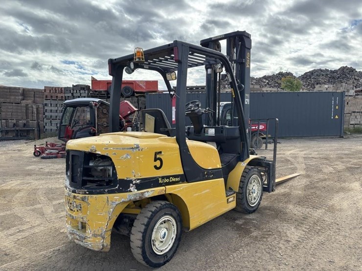 2015-yale-gdp80-forklift-image-3