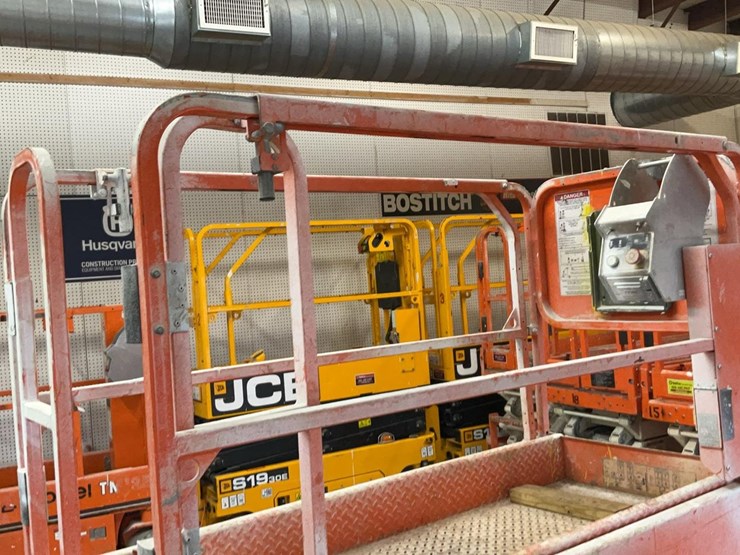 #411-•-2019-snorkel-19'-scissor-lift-image-11