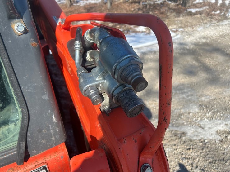 2018-kubota-ssv75-image-56