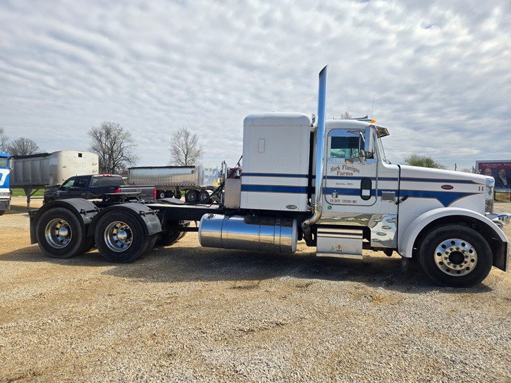 1996-peterbilt-377-image-24