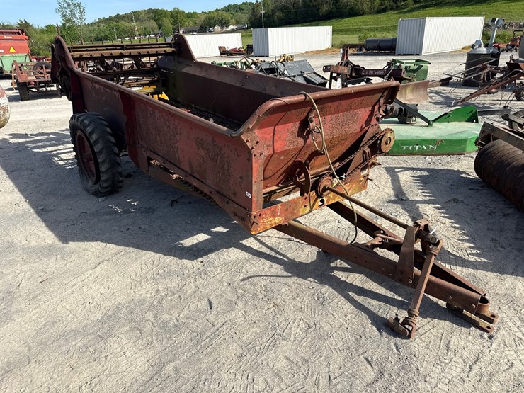 new-holland-331-image-1