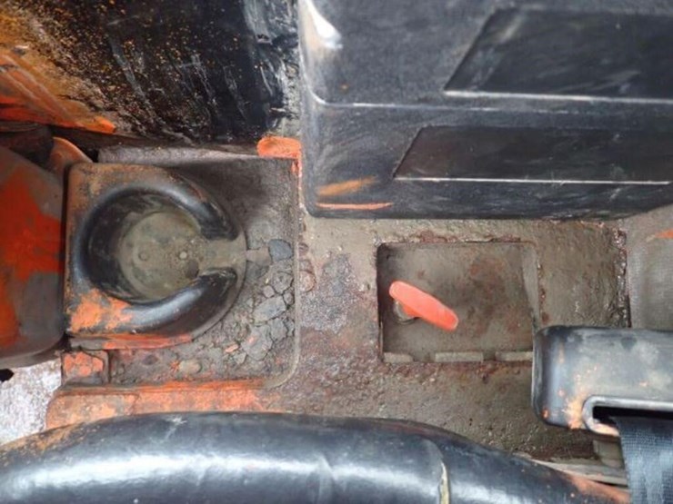 2010-caterpillar-232b-image-26