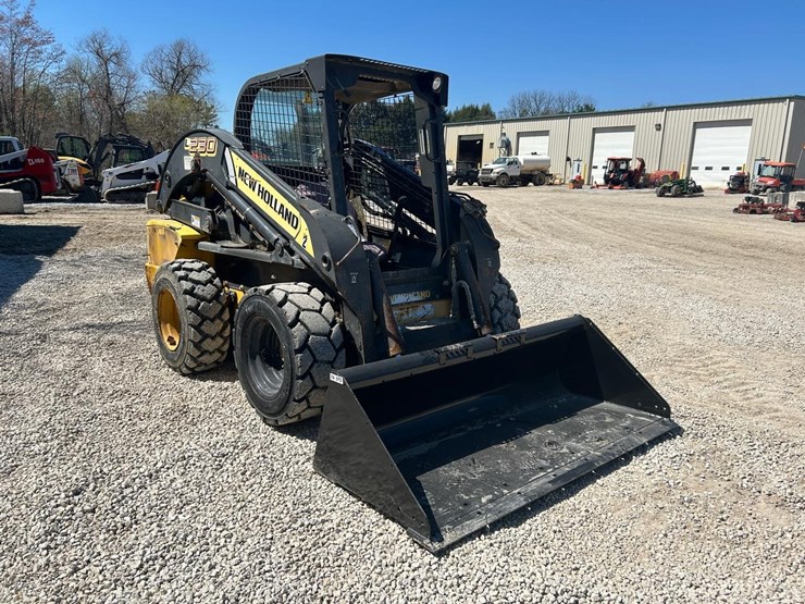 new-holland-l230-image-6