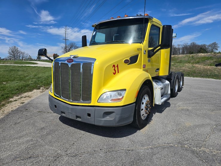 2017-peterbilt-579-image-2