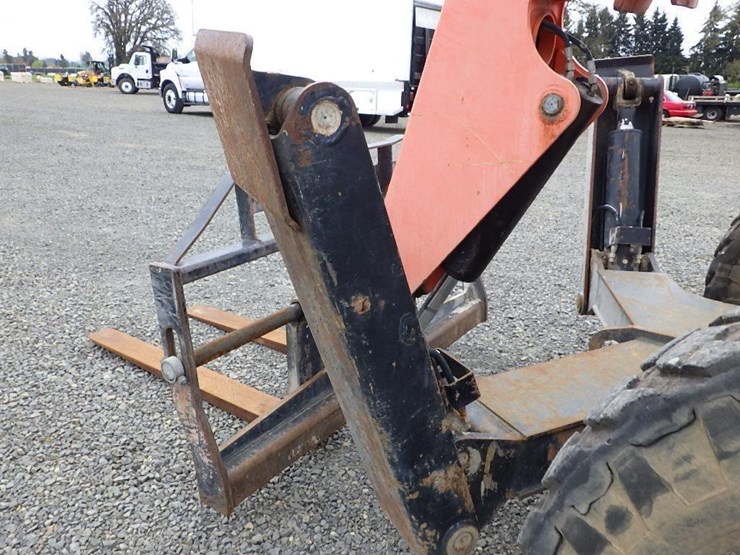 2011-jlg-10054-telescopic-reach-lift-image-16