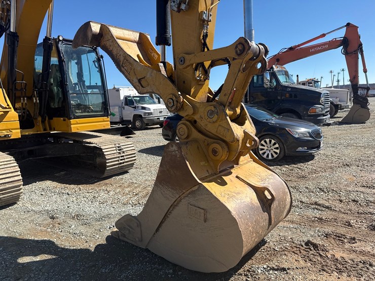 caterpillar-325-image-13