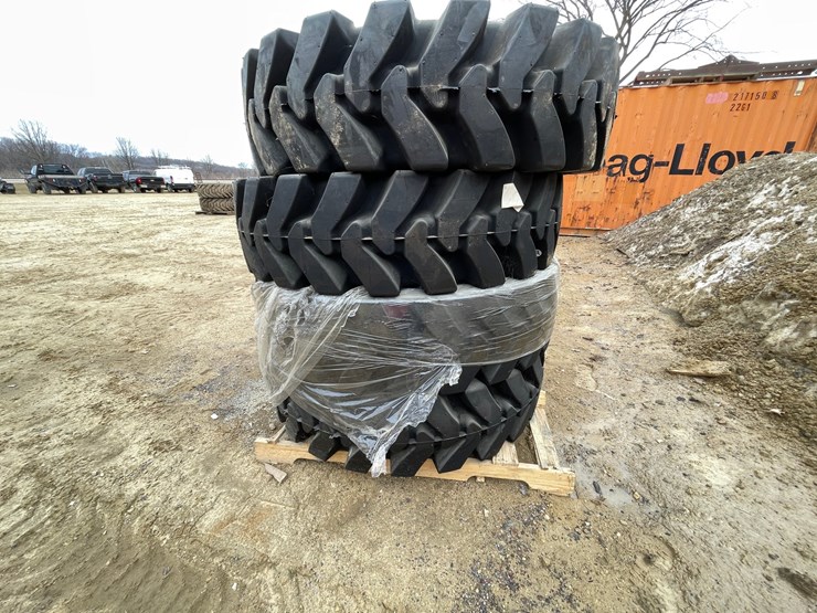 #7538-•-set-of-(4)-new-maximizer-brand-airless-telehandler-tires-on-rims-image-4