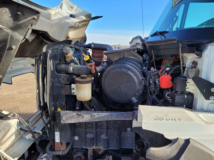 2013-international-harvester-sx525-bucket-truck-image-17