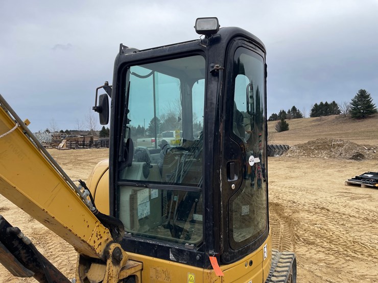 2014-caterpillar-303.5-image-12