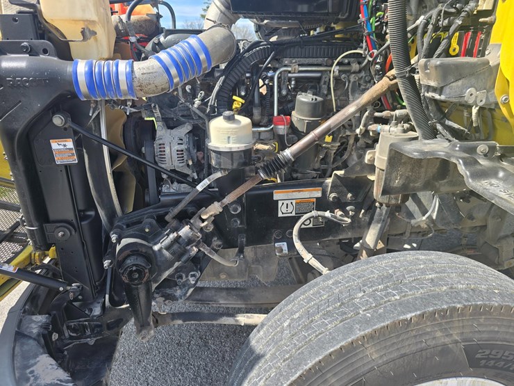 2017-peterbilt-579-image-25