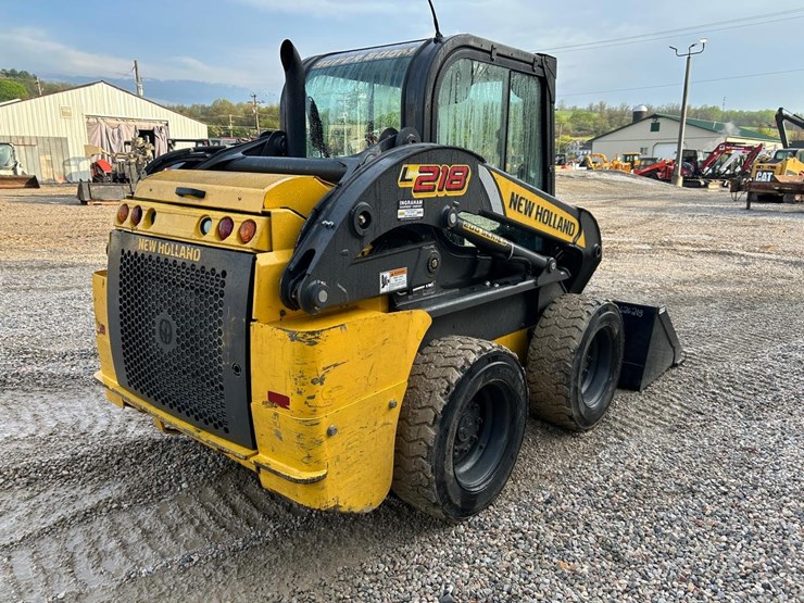 2017-new-holland-l218-image-4