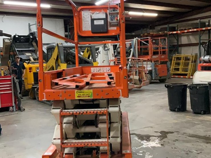 #403-•-2017-snorkel-26'-scissor-lift-image-5