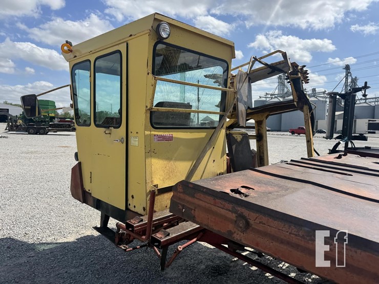 new-holland-1069-image-17