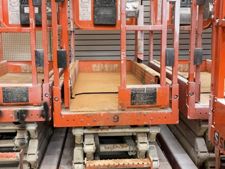 #415-•-2019-snorkel-19'-scissor-lift-image-1
