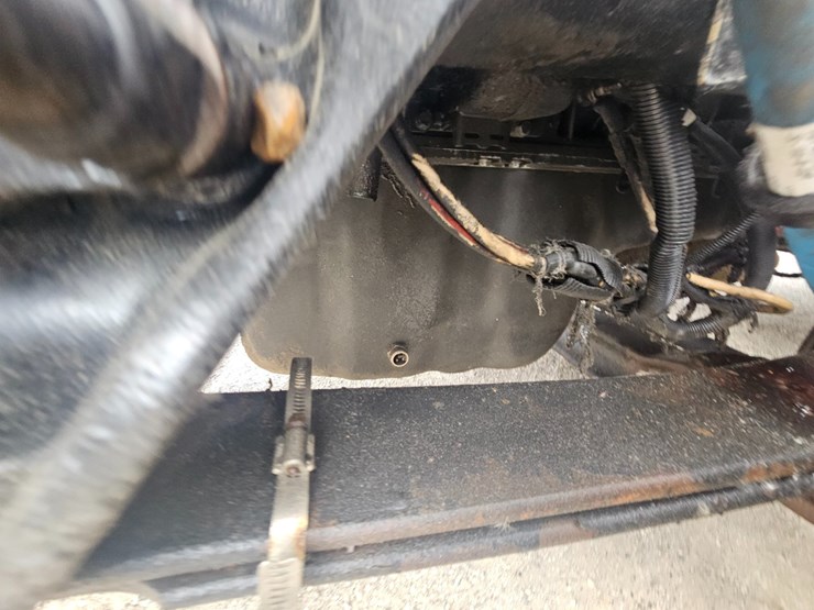 2012-peterbilt-384-image-64