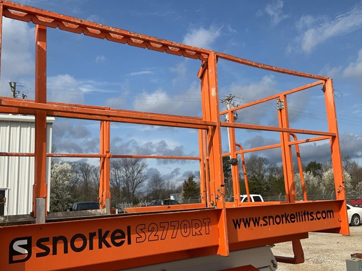 #400-•-2017-snorkel-4wd-rough-terrain-27'-scissor-lift-image-14