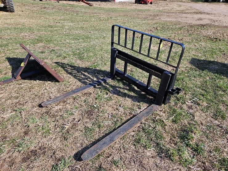 #550-•-walco-48"-pallet-forks-image-1