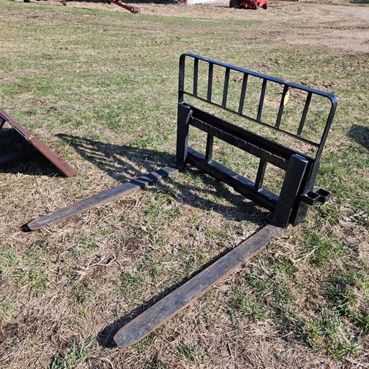 #550 • Walco 48" Pallet Forks