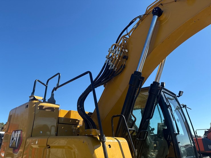 caterpillar-325-image-27