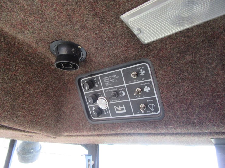 new-holland-tr96-image-43