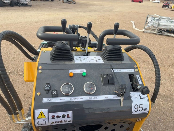 mini-2025-sdll60-skid-steer-image-11